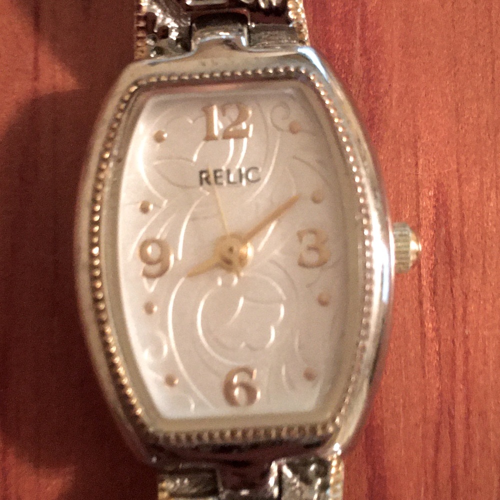Relic Silver-tone wrist watch.